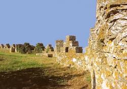 Cimientos del castillo de Begur